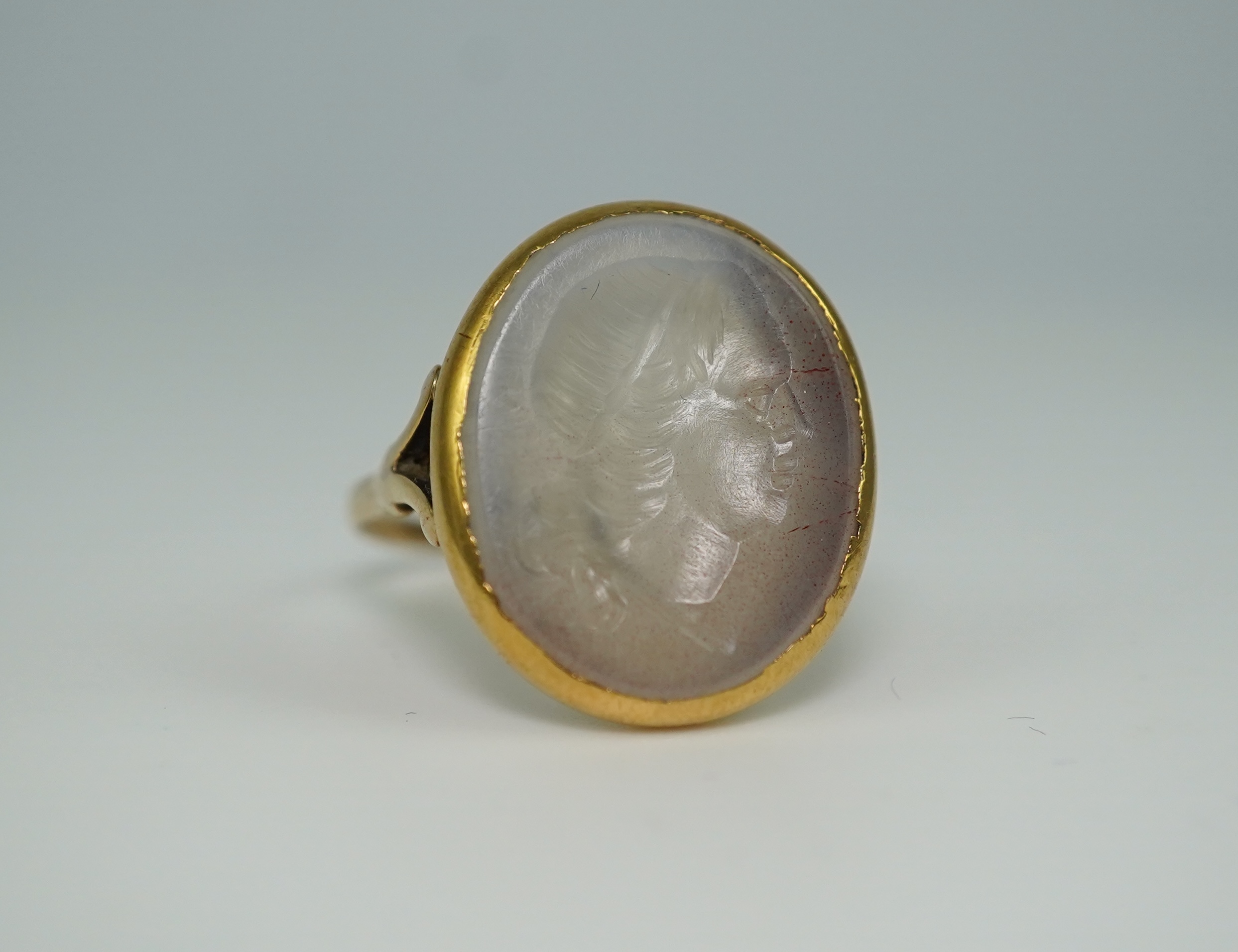 A chalcedony intaglio ring, early 19th century